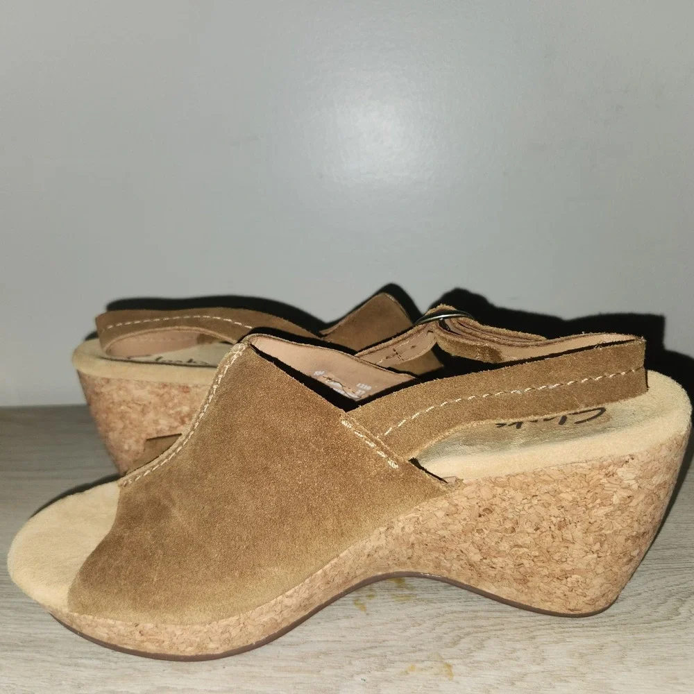 Clarks‎ Elements Suede Wedge Sandals Adjustable Buckle Cork Heel Comfort